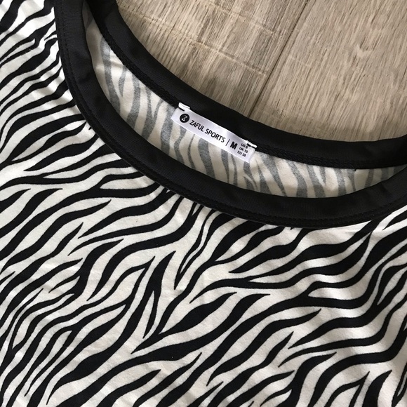Super Soft Zebra Print Cropped Tee - Picture 3 of 4